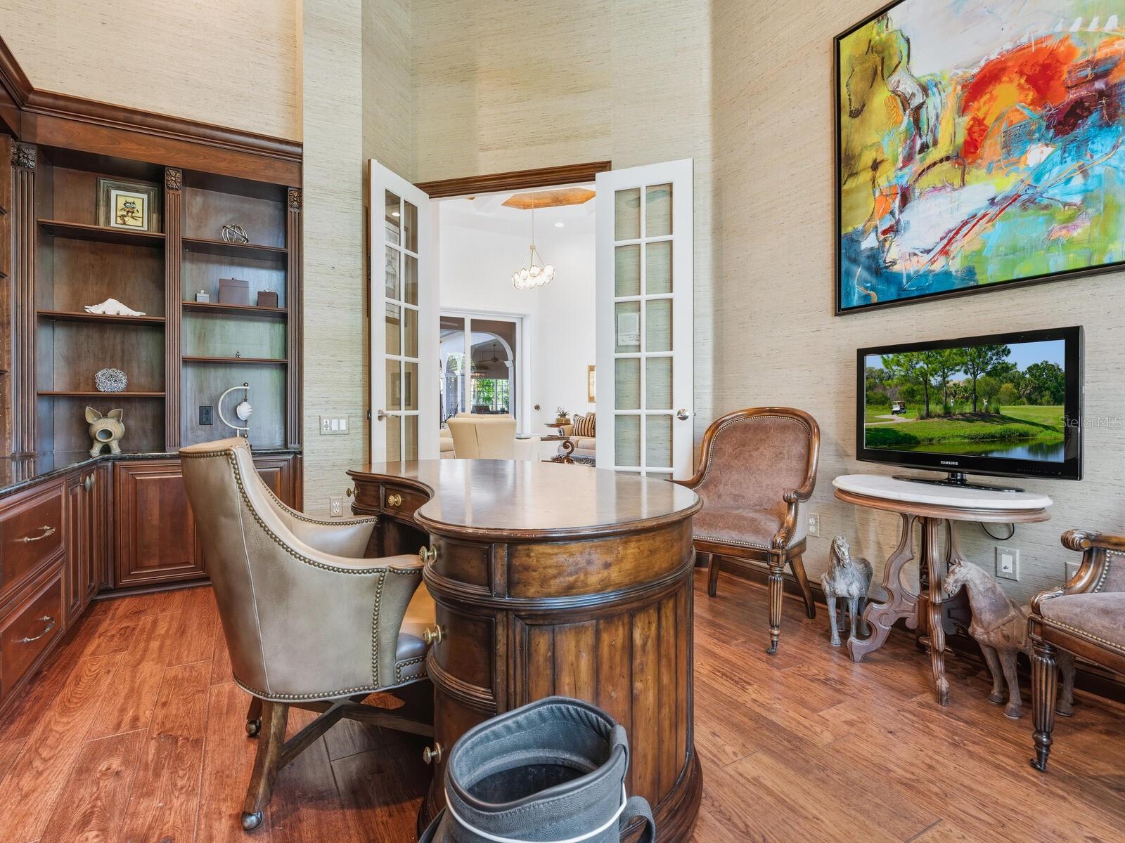 FOUNDERS CLUB - Residential