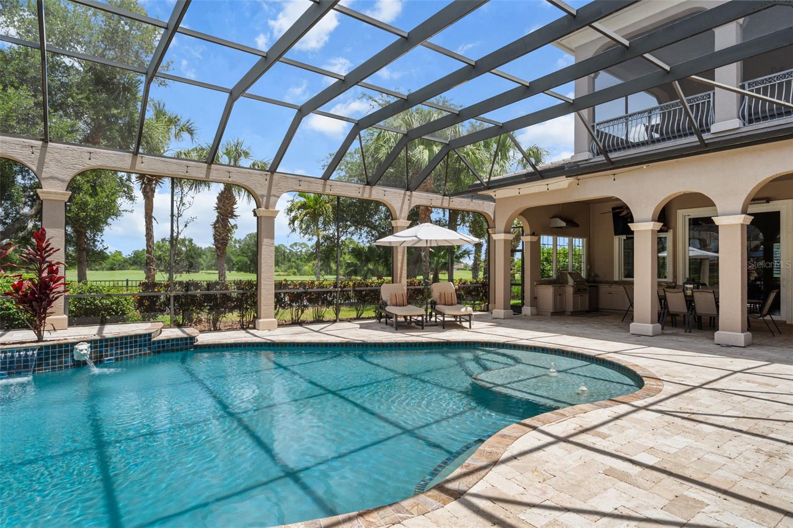 FOUNDERS CLUB - Residential