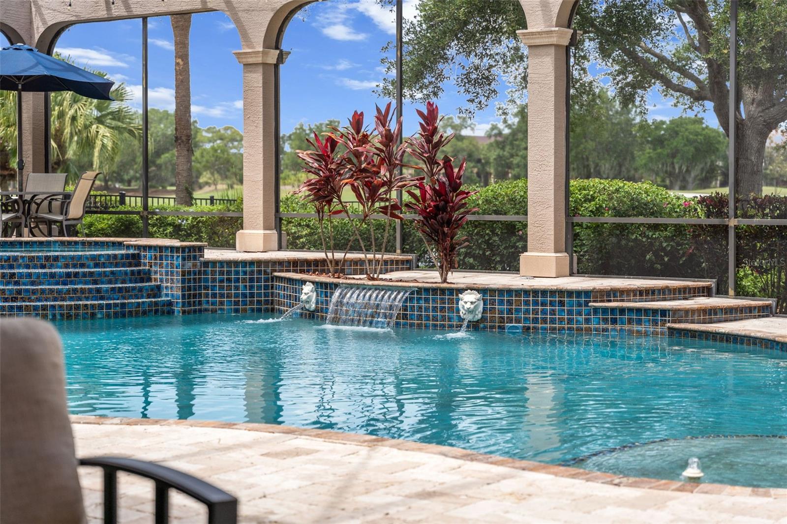 FOUNDERS CLUB - Residential