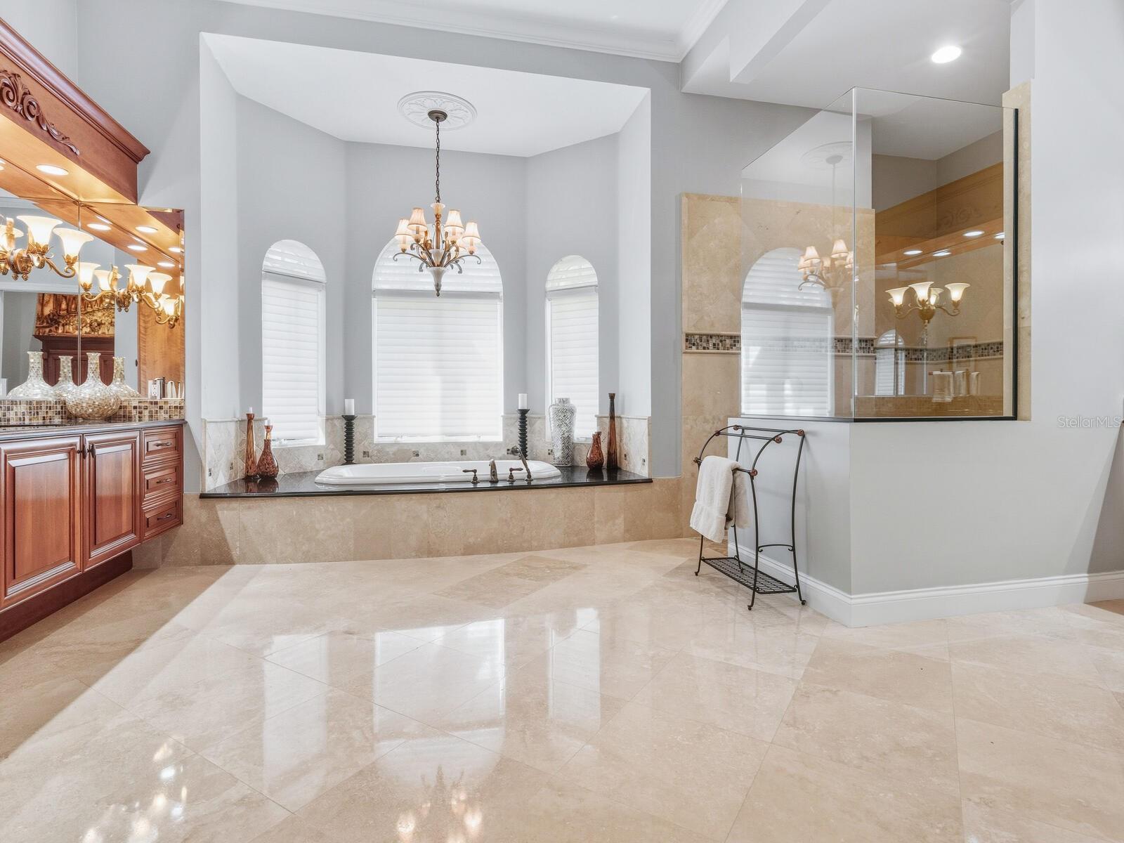 FOUNDERS CLUB - Residential