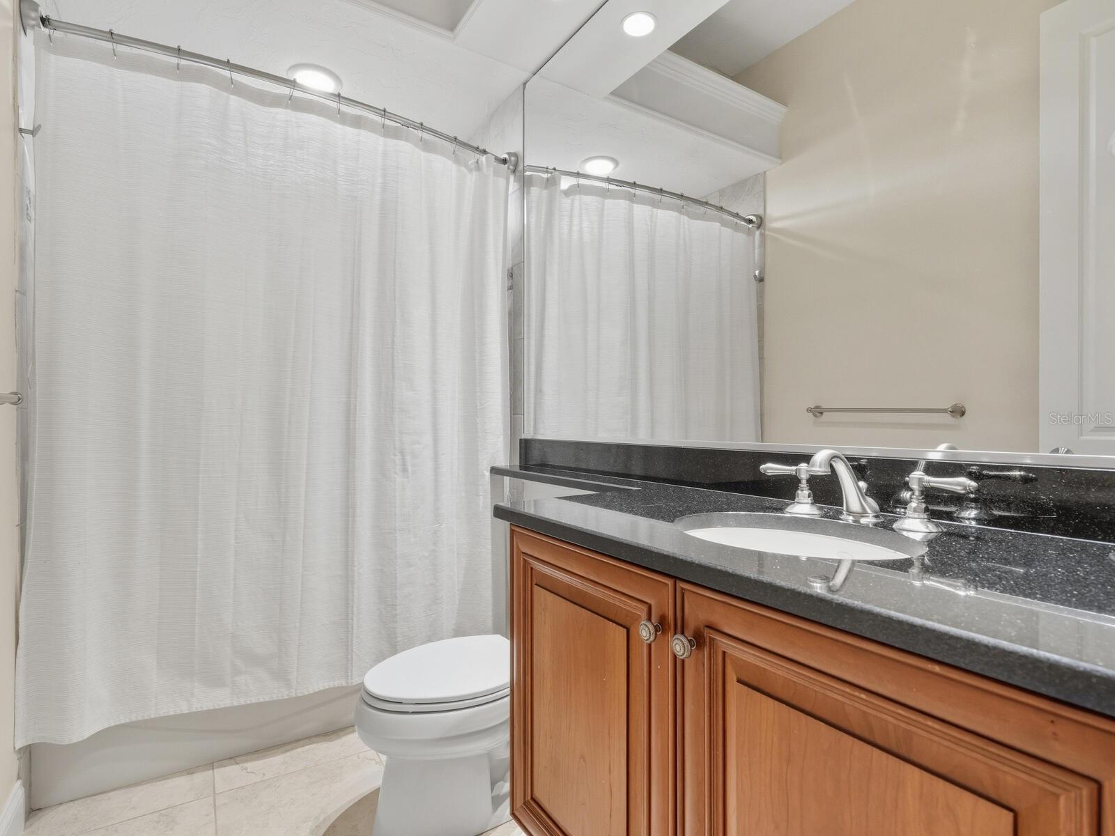 FOUNDERS CLUB - Residential