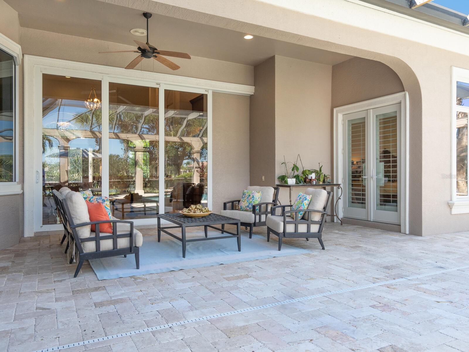 FOUNDERS CLUB - Residential