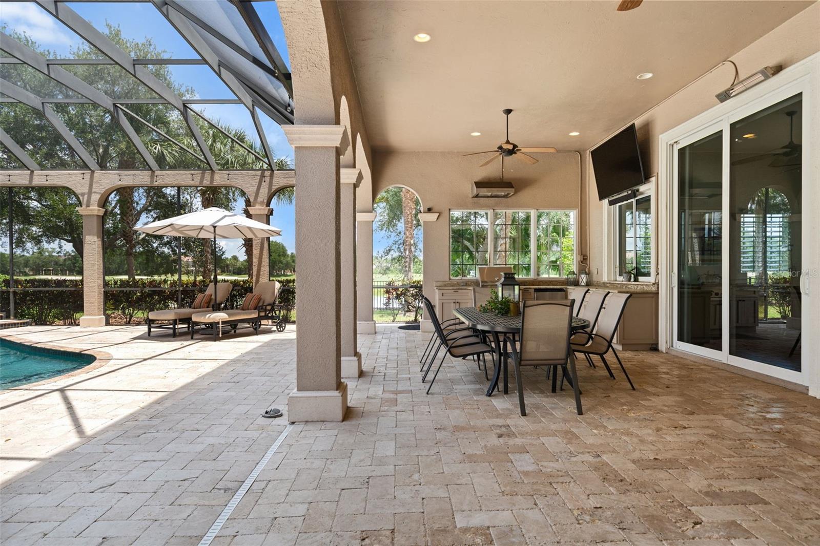 FOUNDERS CLUB - Residential