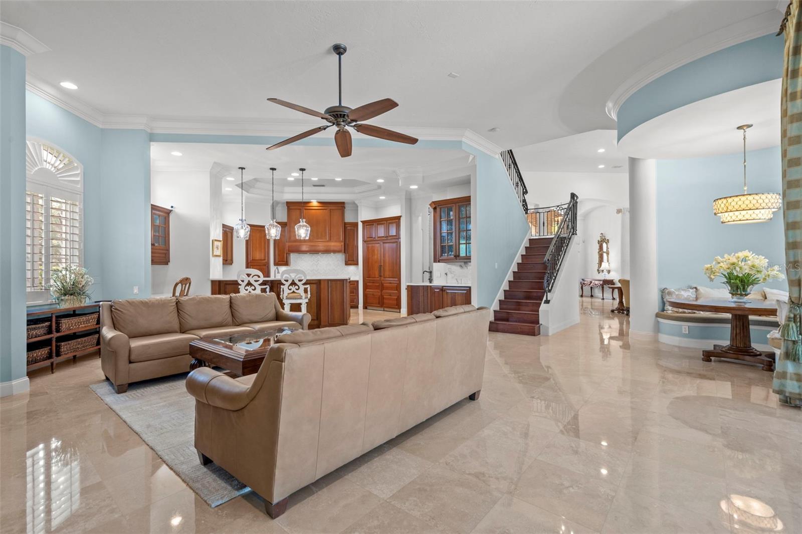 FOUNDERS CLUB - Residential