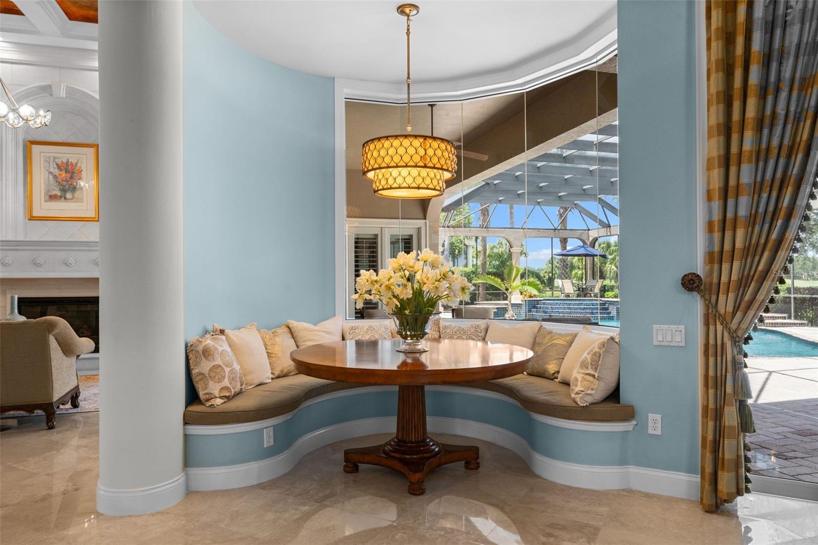 FOUNDERS CLUB - Residential
