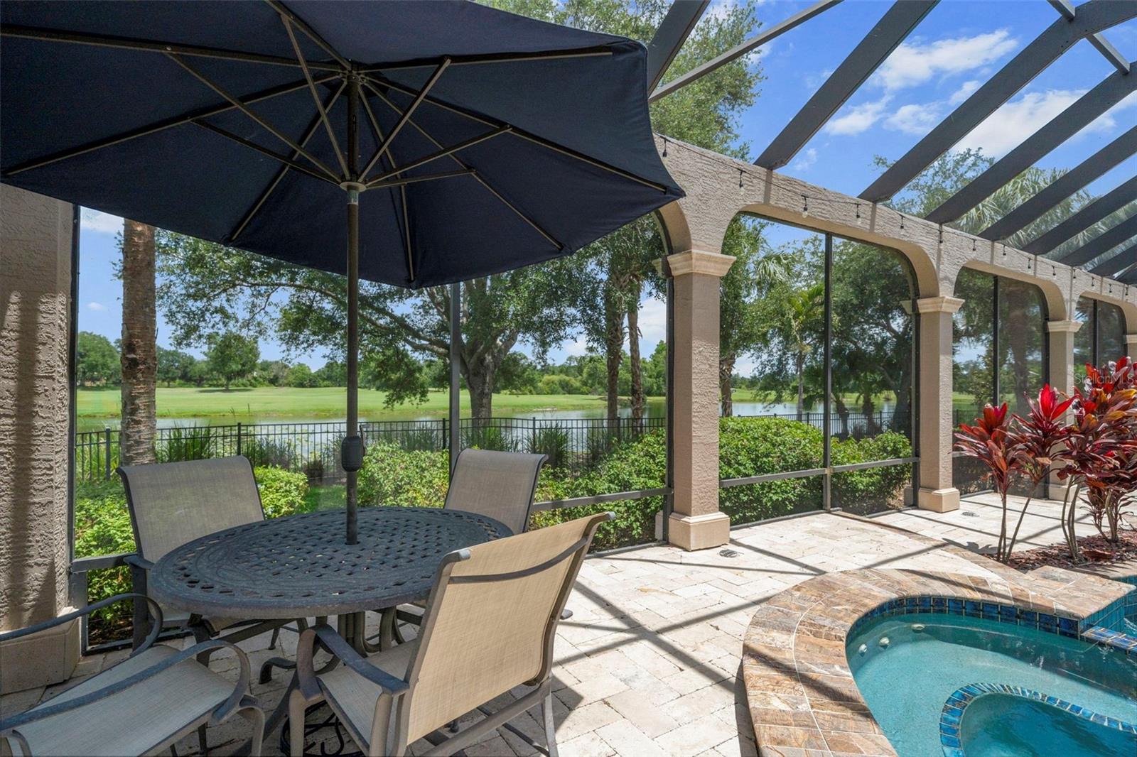 FOUNDERS CLUB - Residential