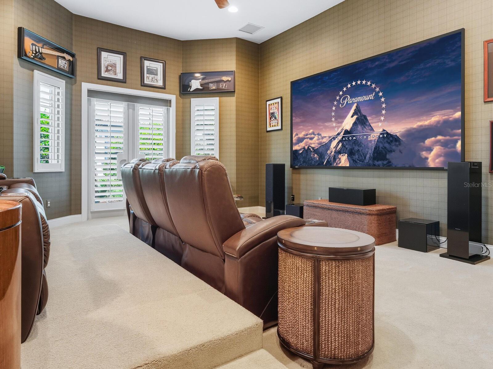 FOUNDERS CLUB - Residential