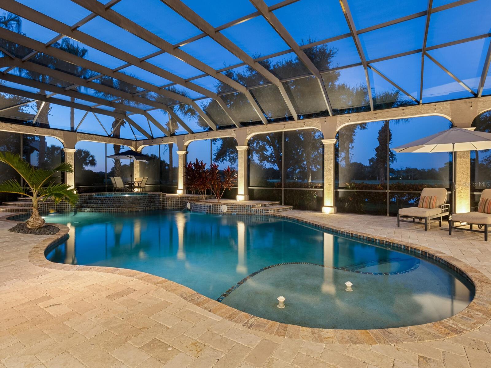 FOUNDERS CLUB - Residential