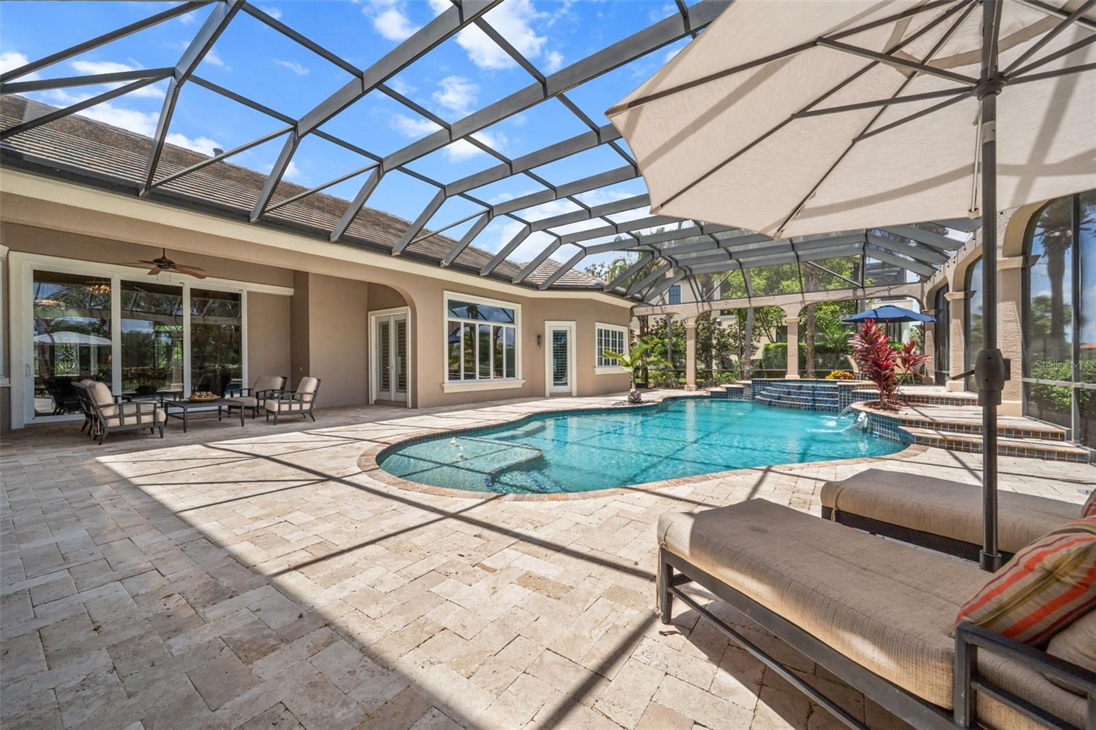 FOUNDERS CLUB - Residential