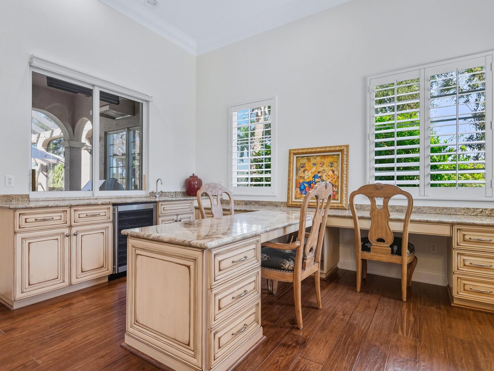 FOUNDERS CLUB - Residential