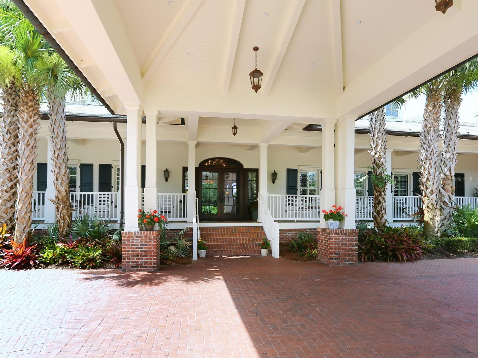 FOUNDERS CLUB - Residential