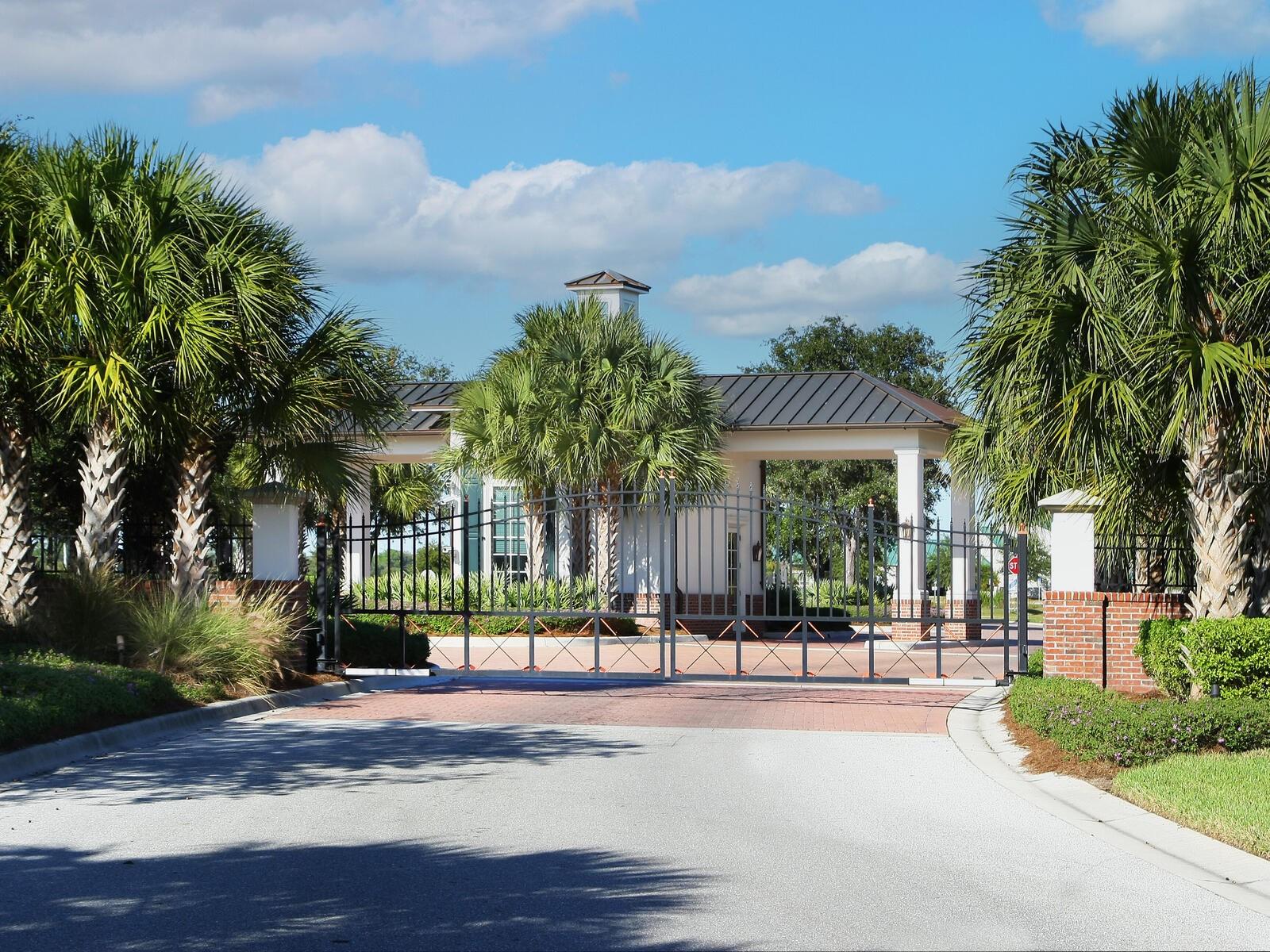 FOUNDERS CLUB - Residential