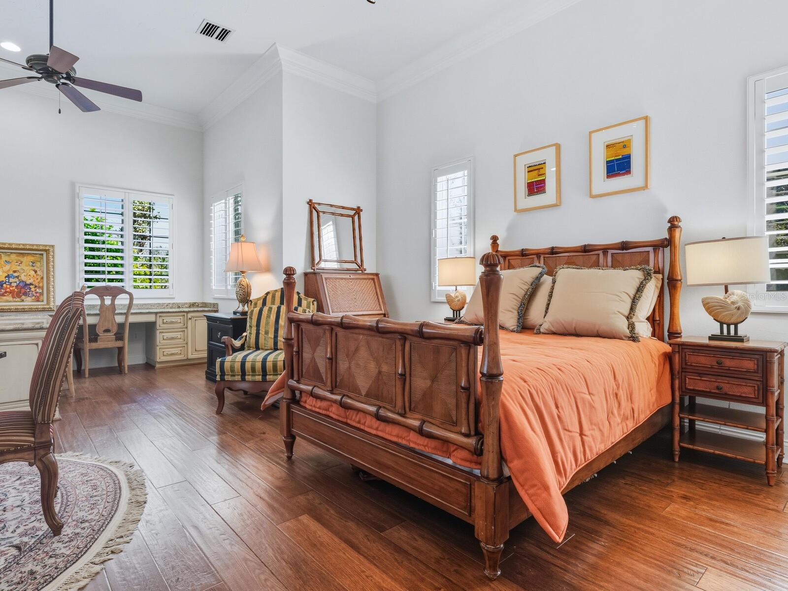 FOUNDERS CLUB - Residential