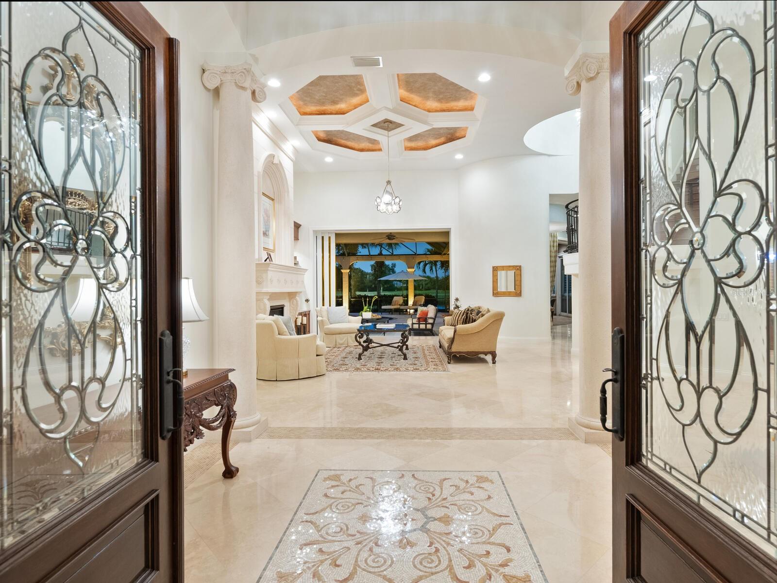 FOUNDERS CLUB - Residential