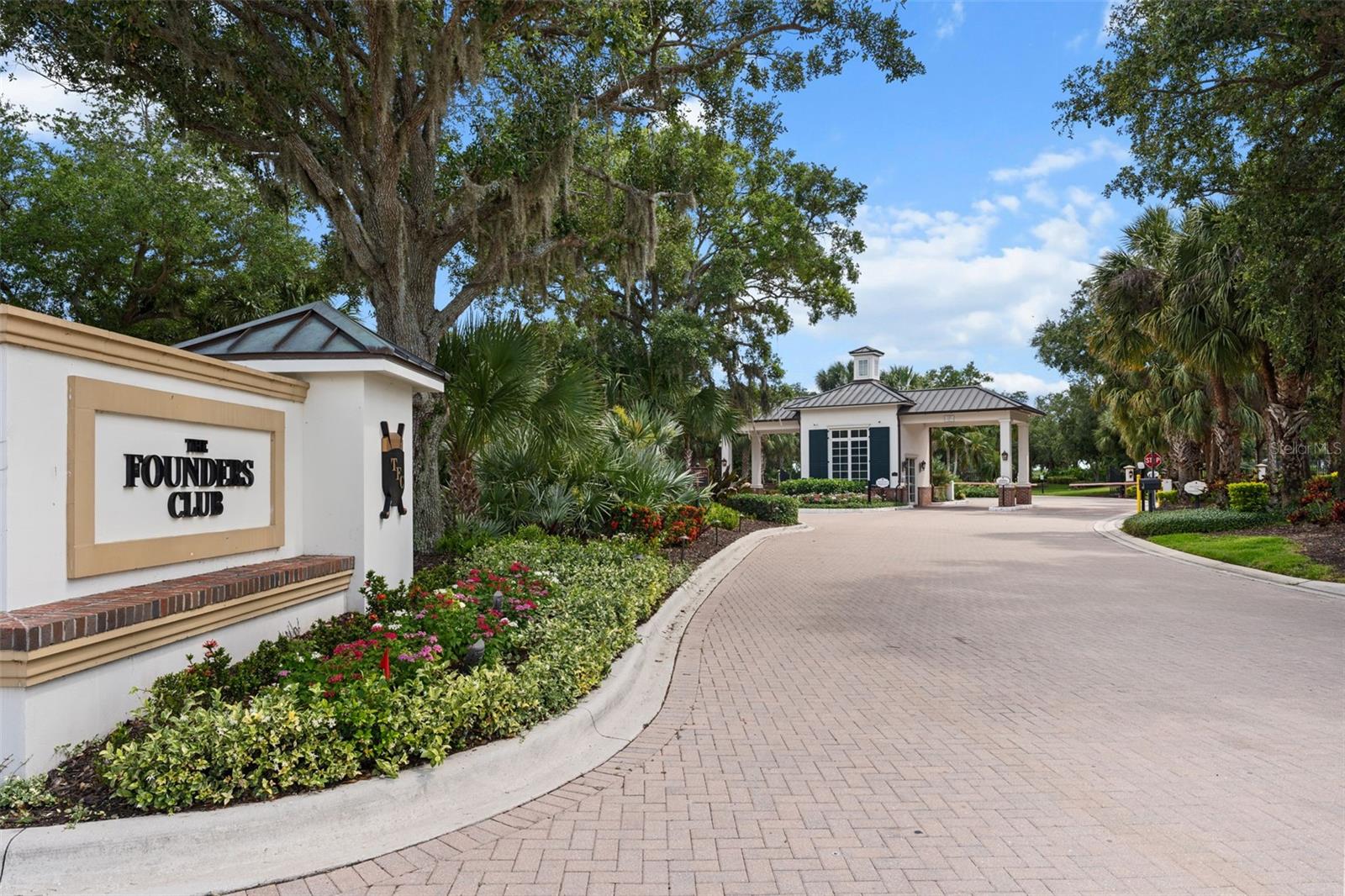 FOUNDERS CLUB - Residential