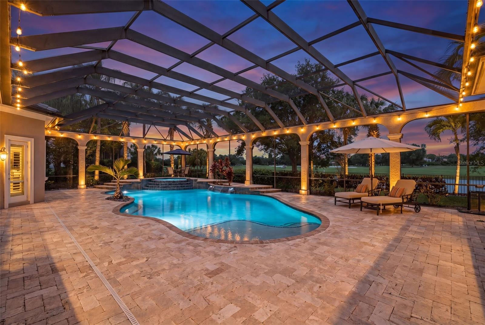 FOUNDERS CLUB - Residential