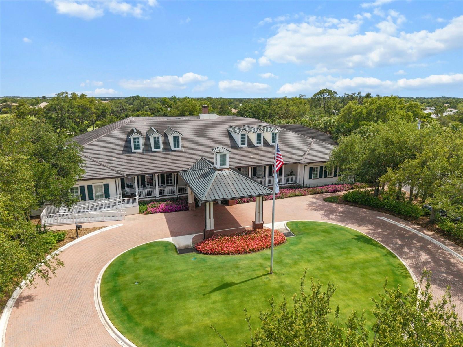 FOUNDERS CLUB - Residential