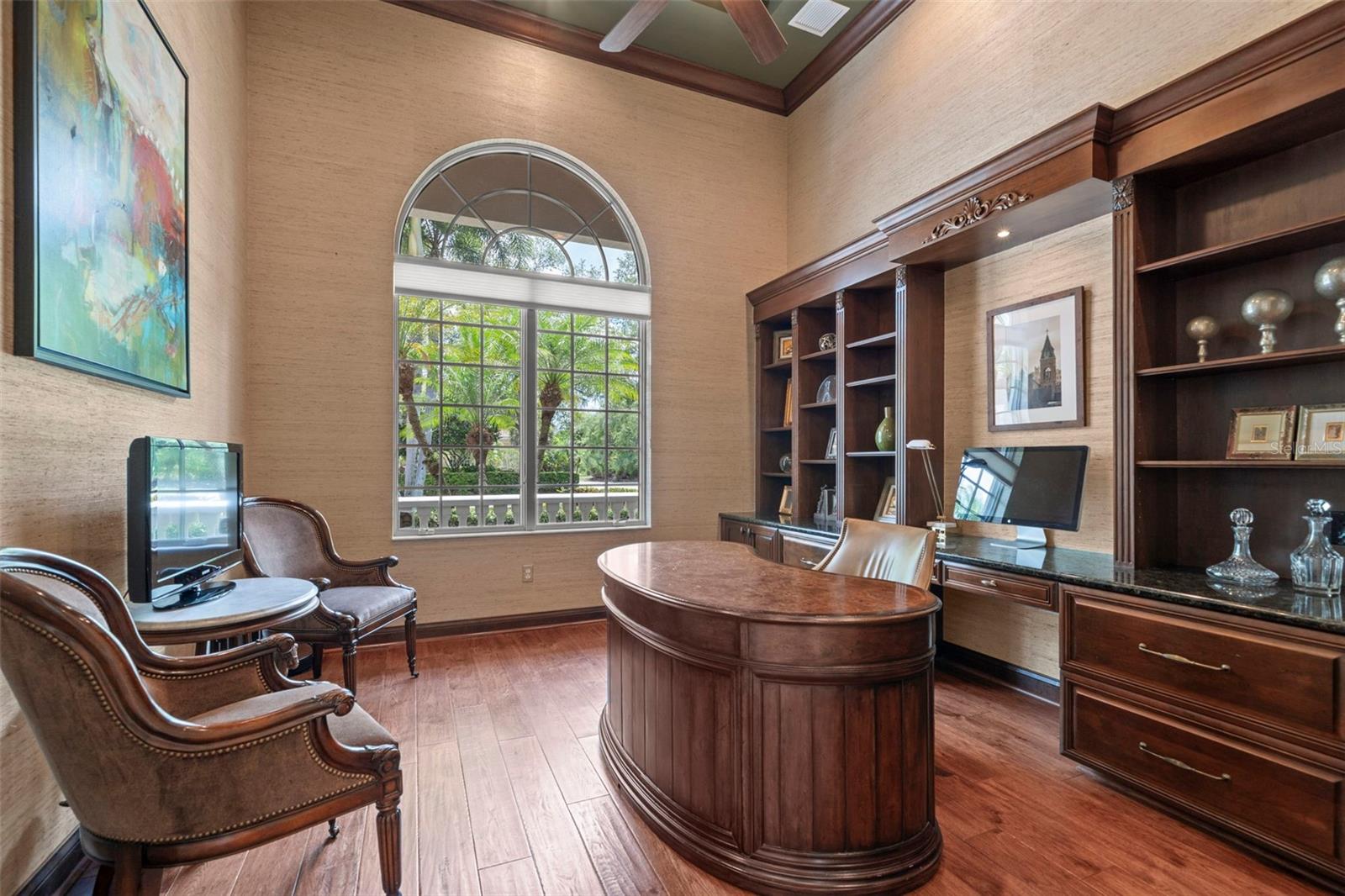 FOUNDERS CLUB - Residential