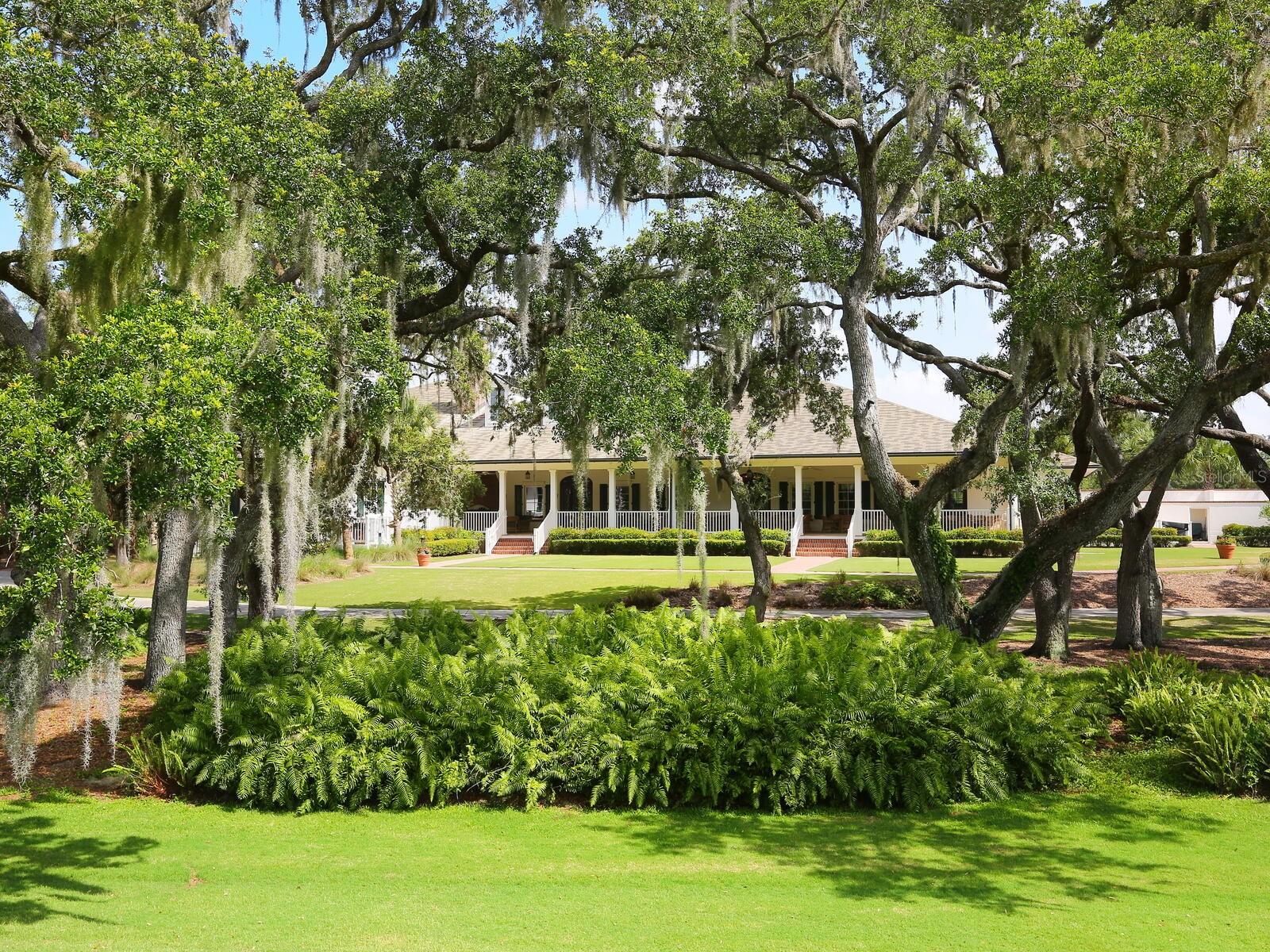 FOUNDERS CLUB - Residential