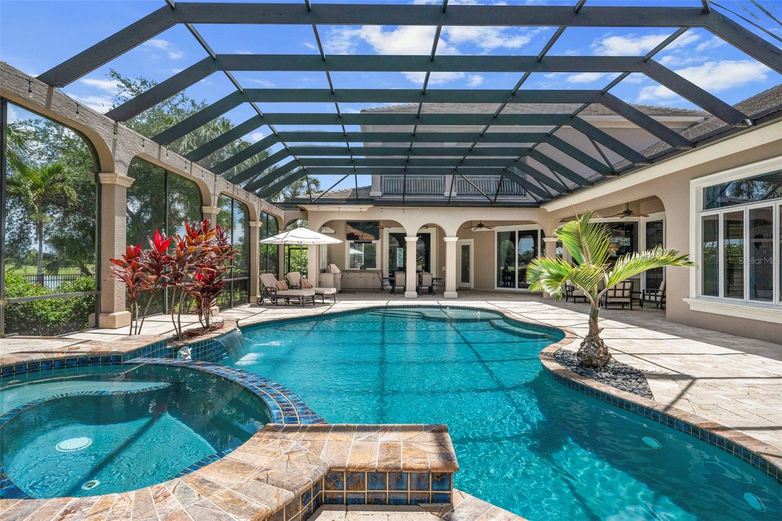 FOUNDERS CLUB - Residential
