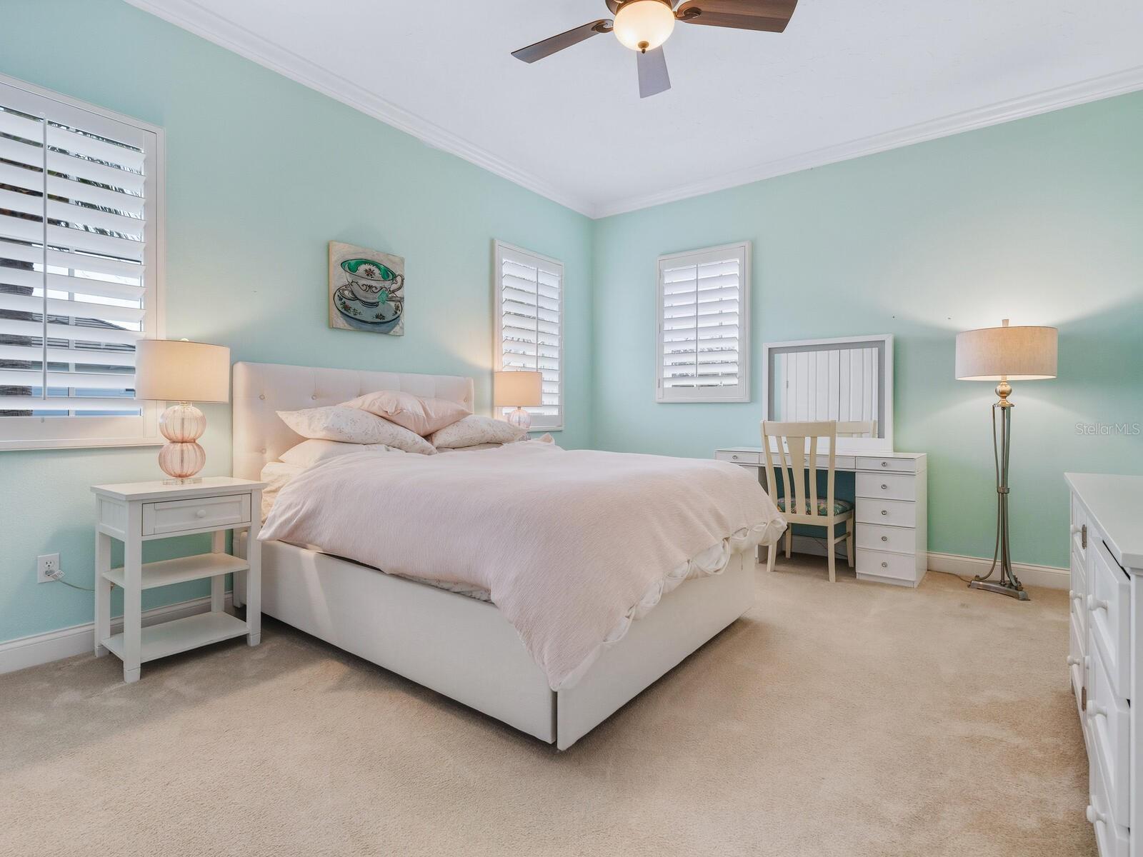 FOUNDERS CLUB - Residential