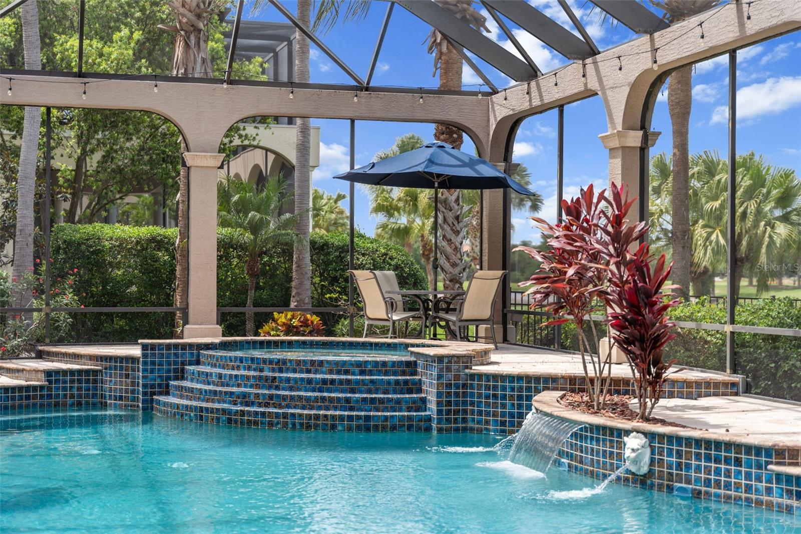 FOUNDERS CLUB - Residential