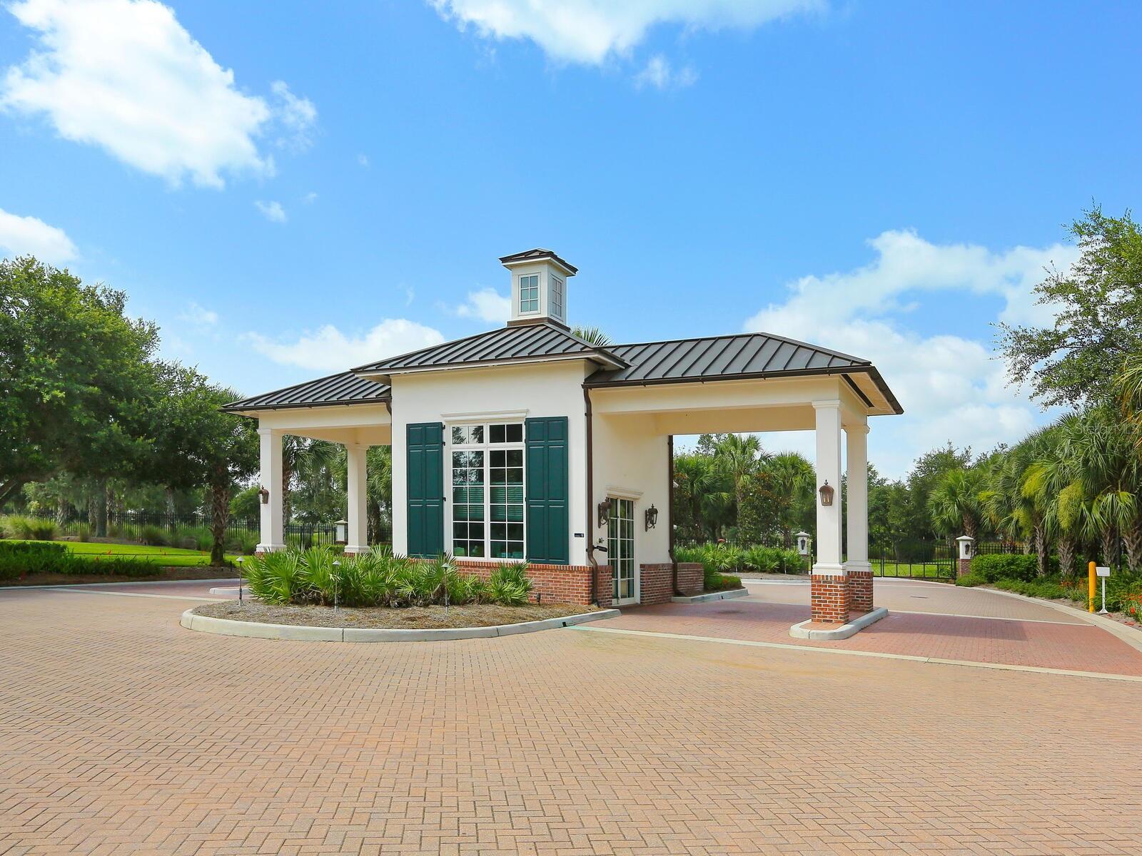 FOUNDERS CLUB - Residential