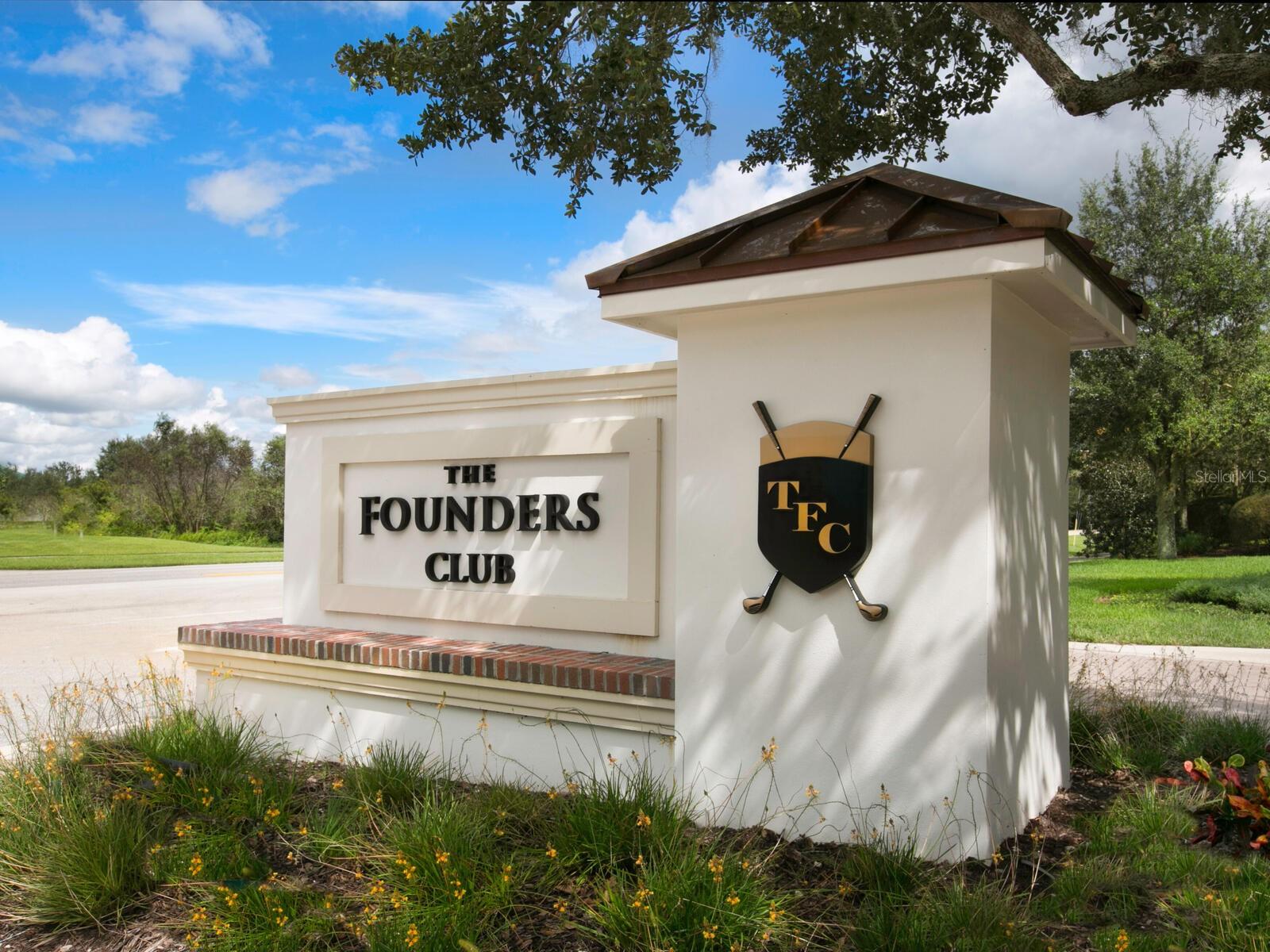 FOUNDERS CLUB - Residential