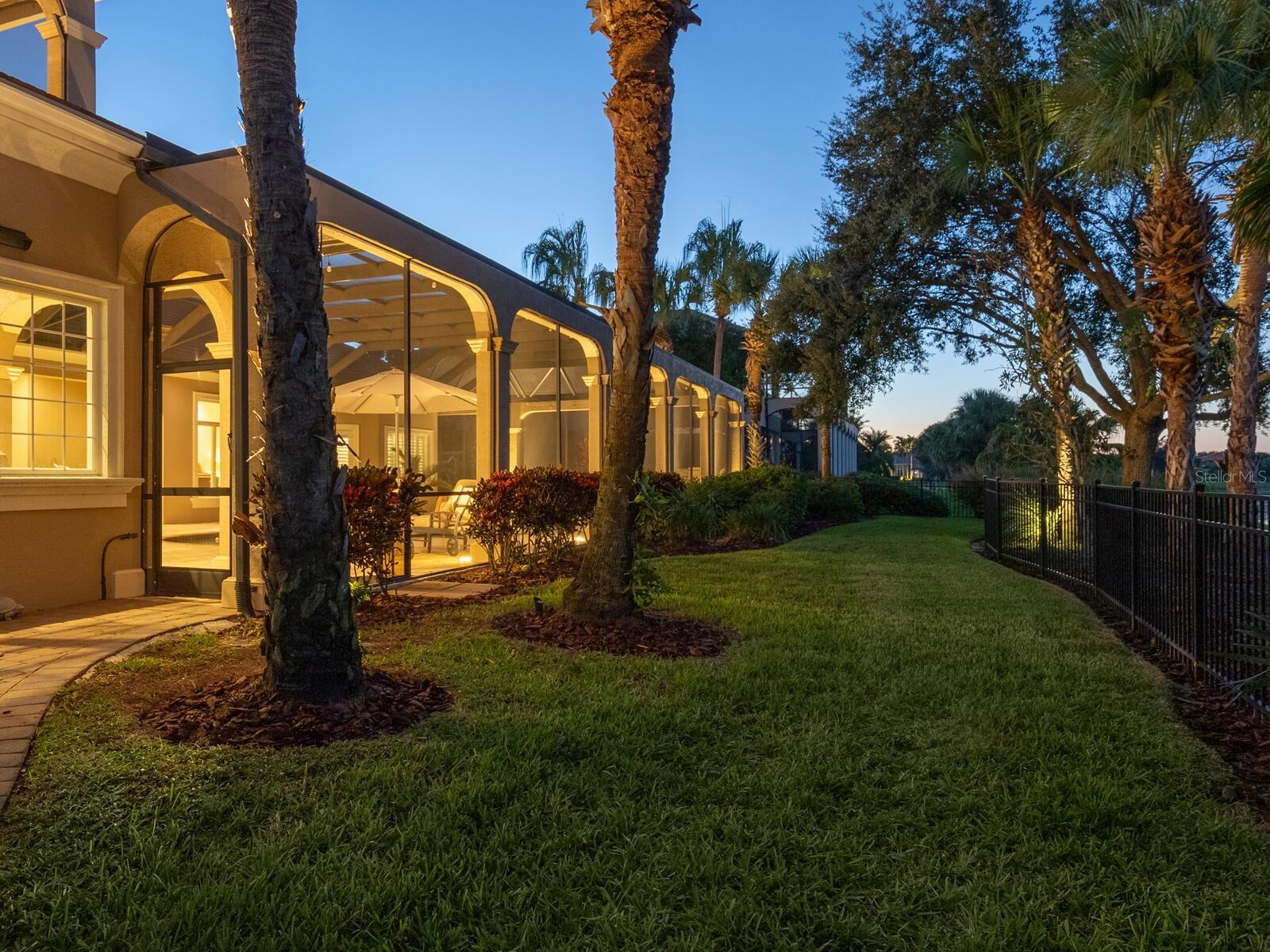 FOUNDERS CLUB - Residential