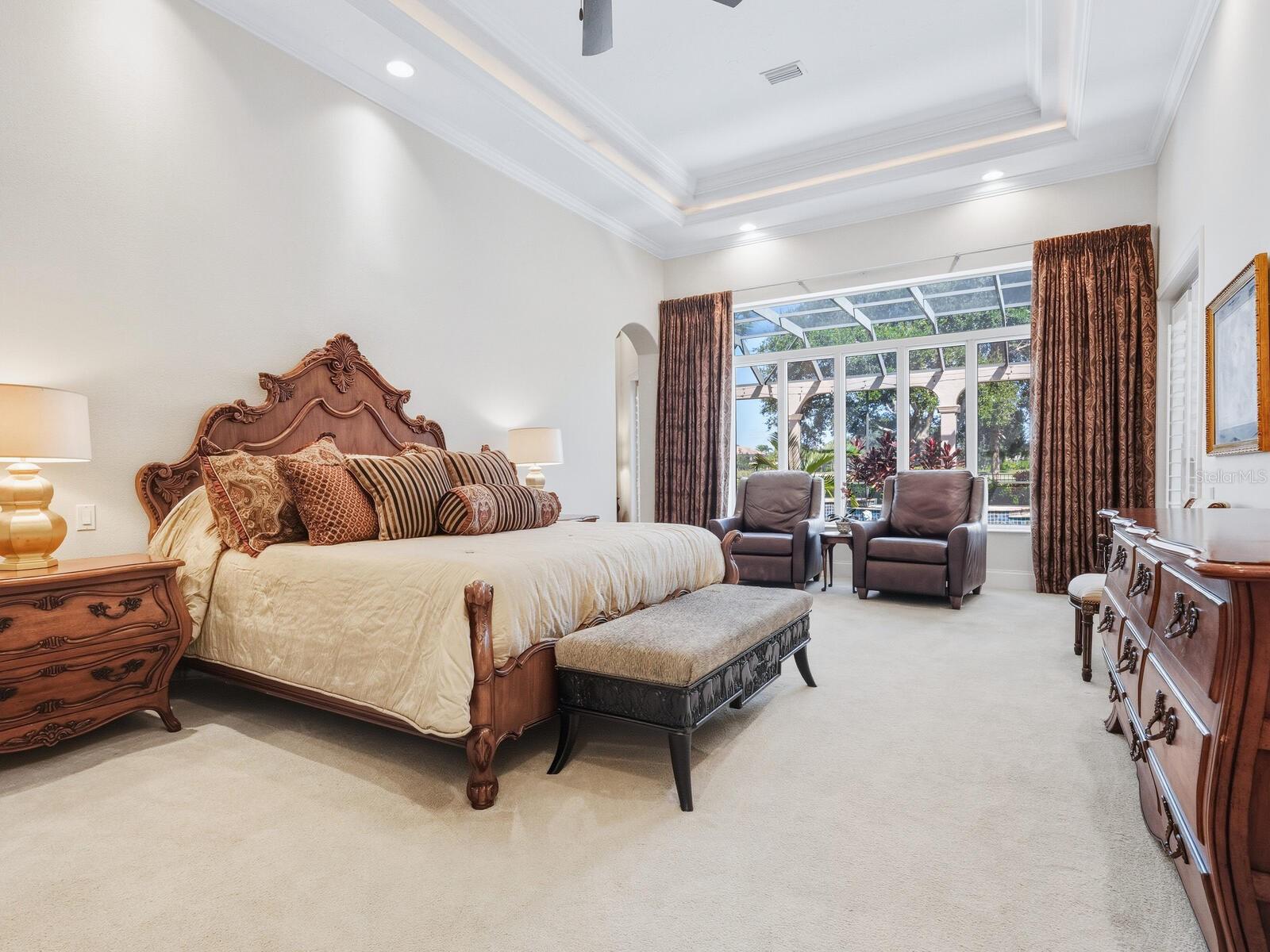 FOUNDERS CLUB - Residential