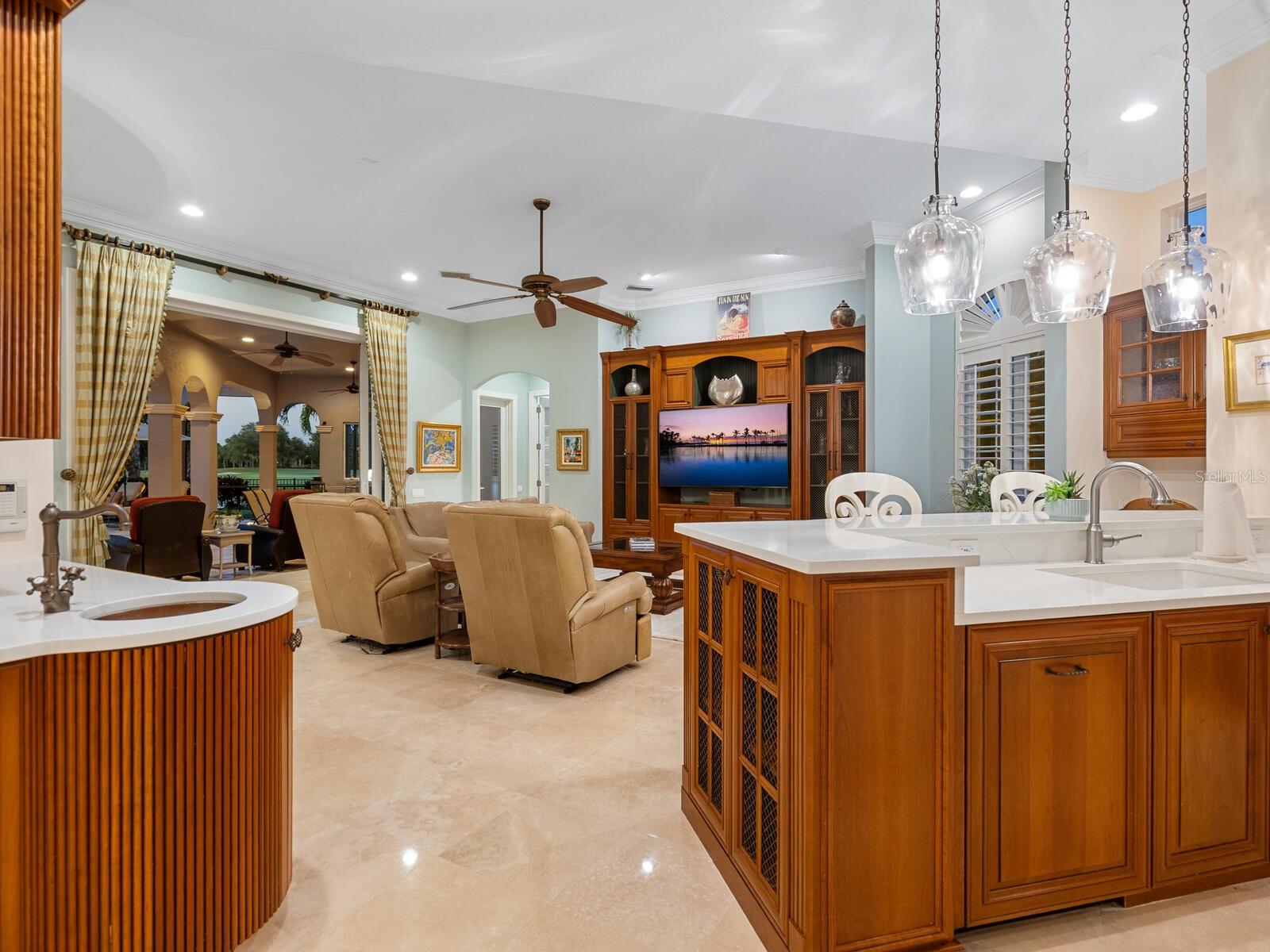 FOUNDERS CLUB - Residential