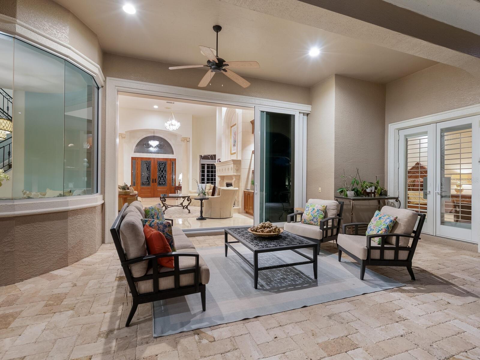 FOUNDERS CLUB - Residential