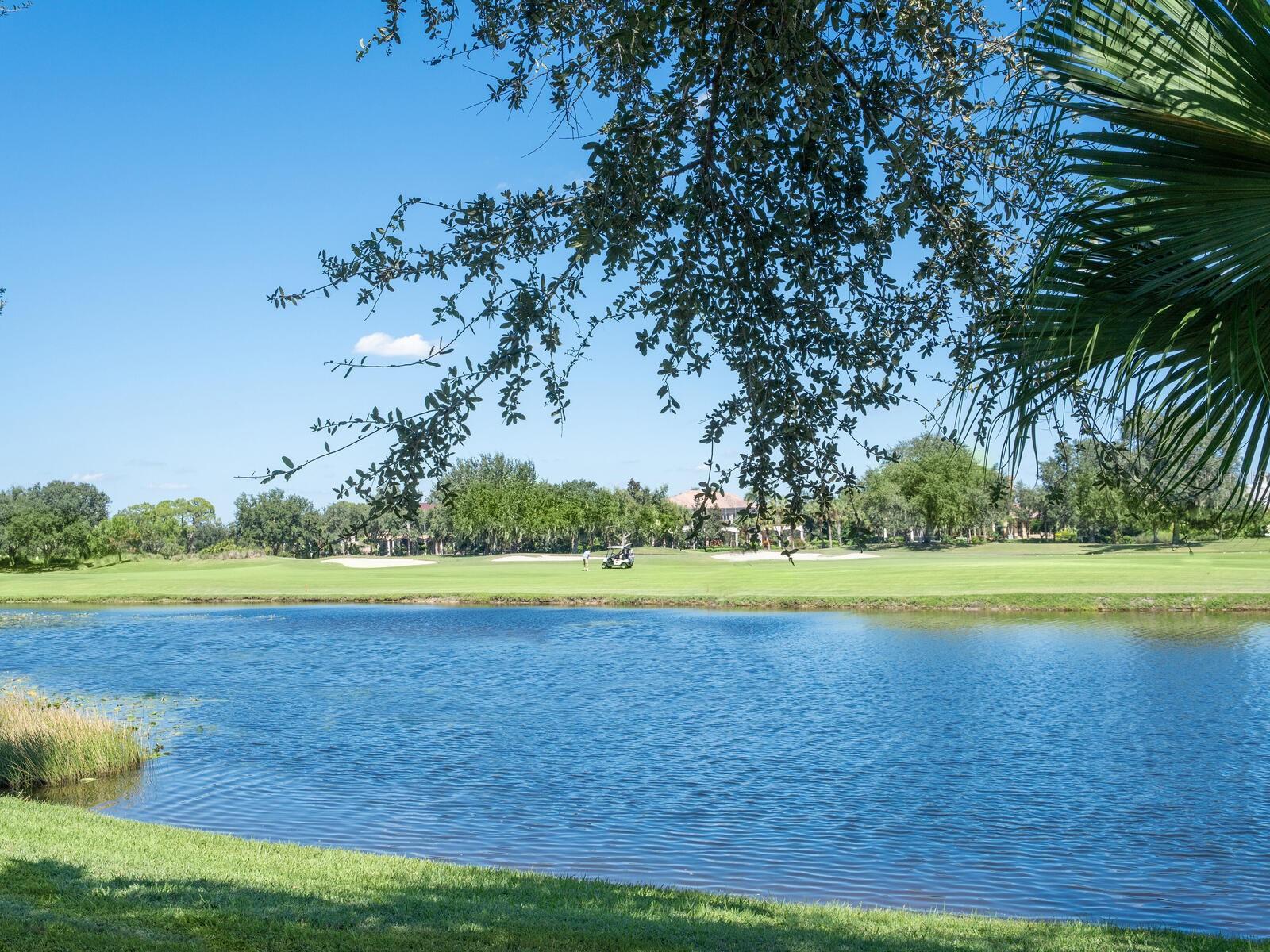 FOUNDERS CLUB - Residential