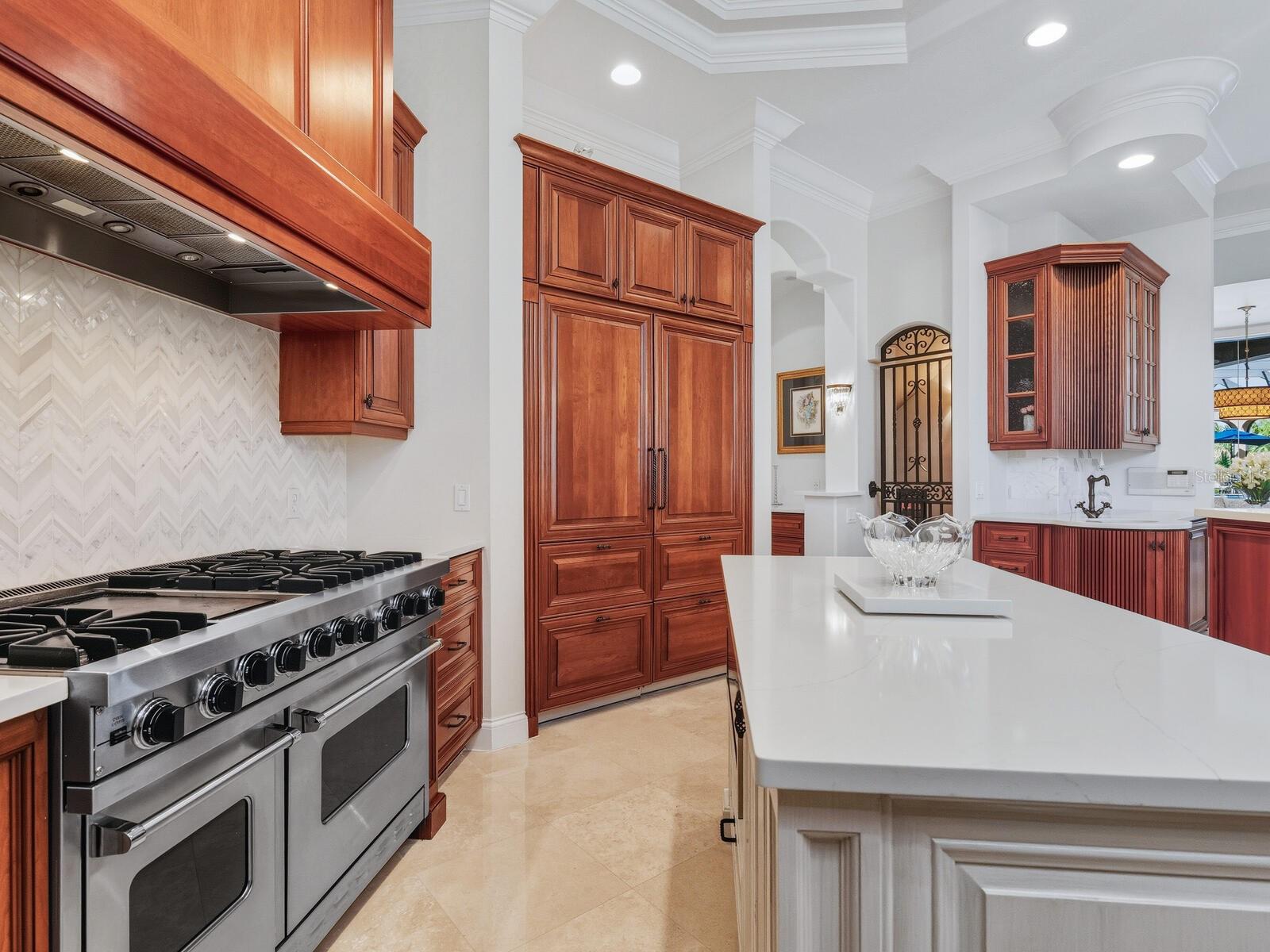 FOUNDERS CLUB - Residential