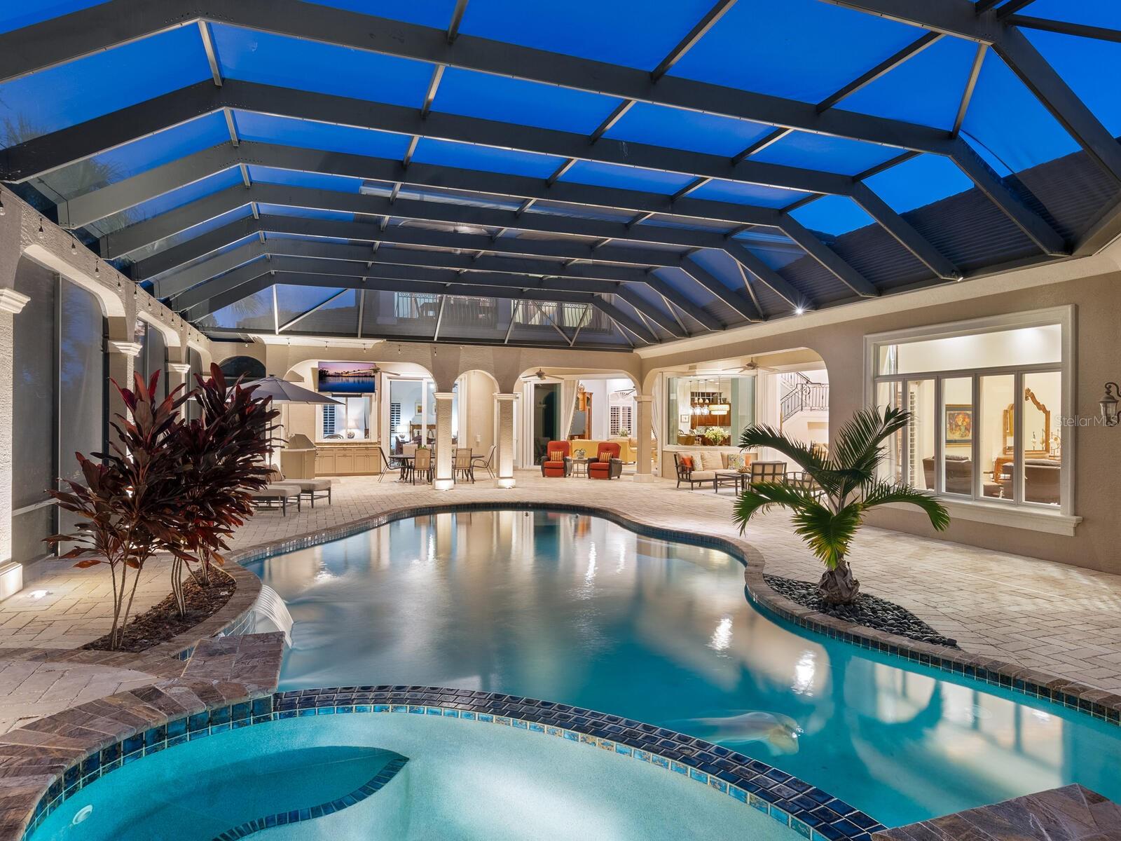 FOUNDERS CLUB - Residential