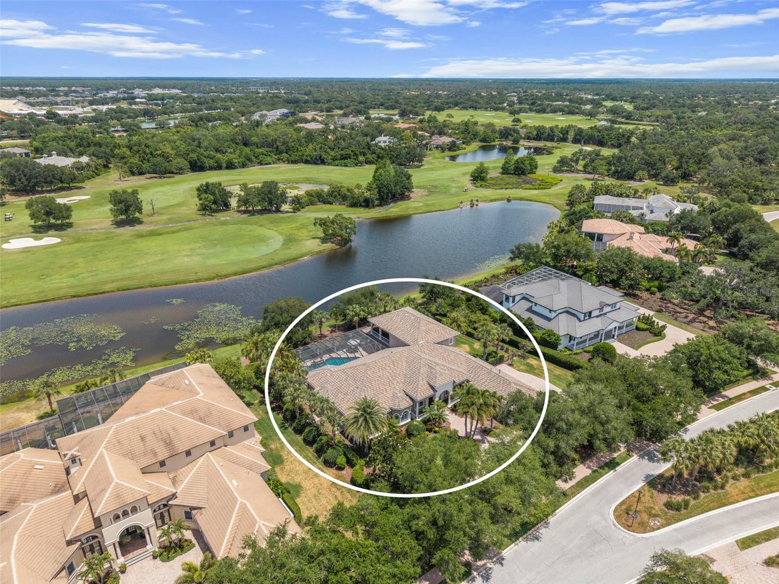 FOUNDERS CLUB - Residential