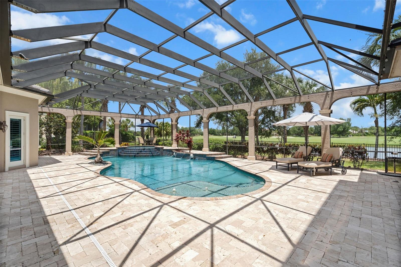 FOUNDERS CLUB - Residential