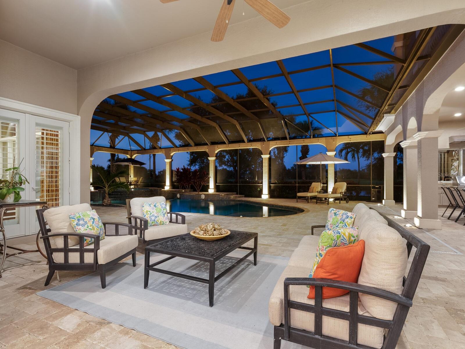 FOUNDERS CLUB - Residential