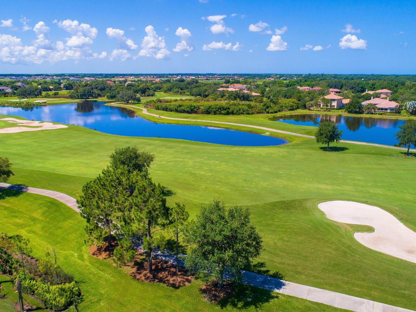 FOUNDERS CLUB - Residential