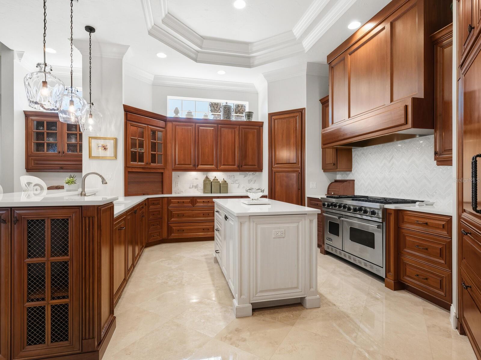 FOUNDERS CLUB - Residential