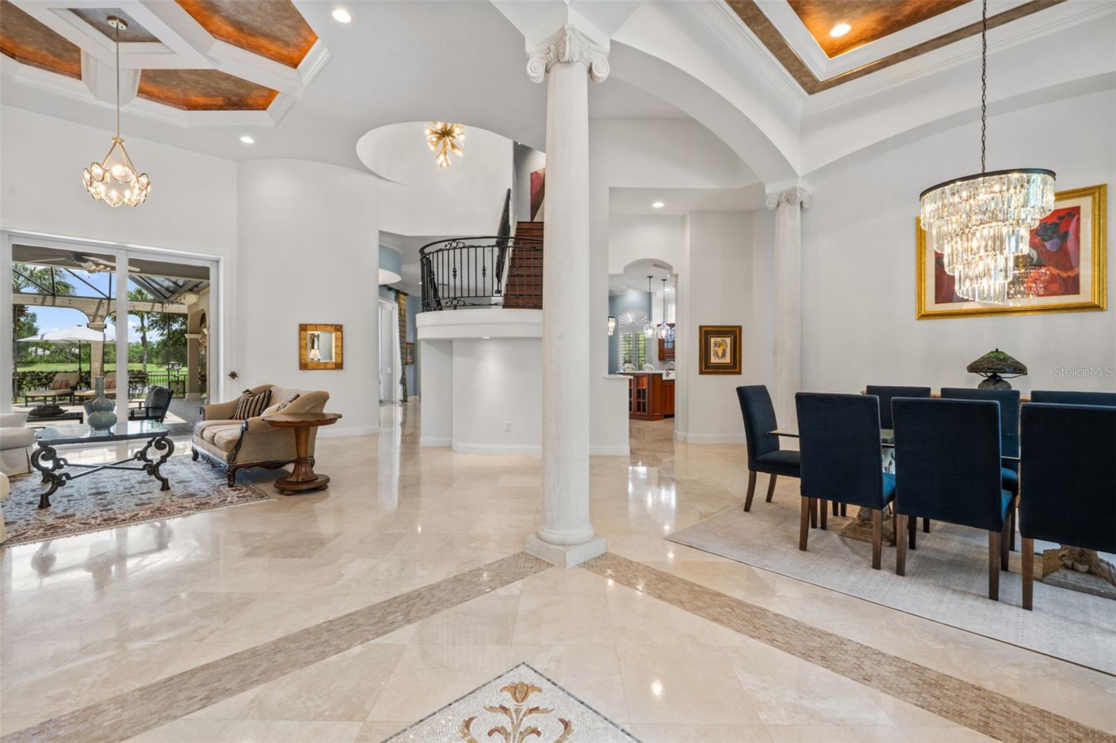 FOUNDERS CLUB - Residential