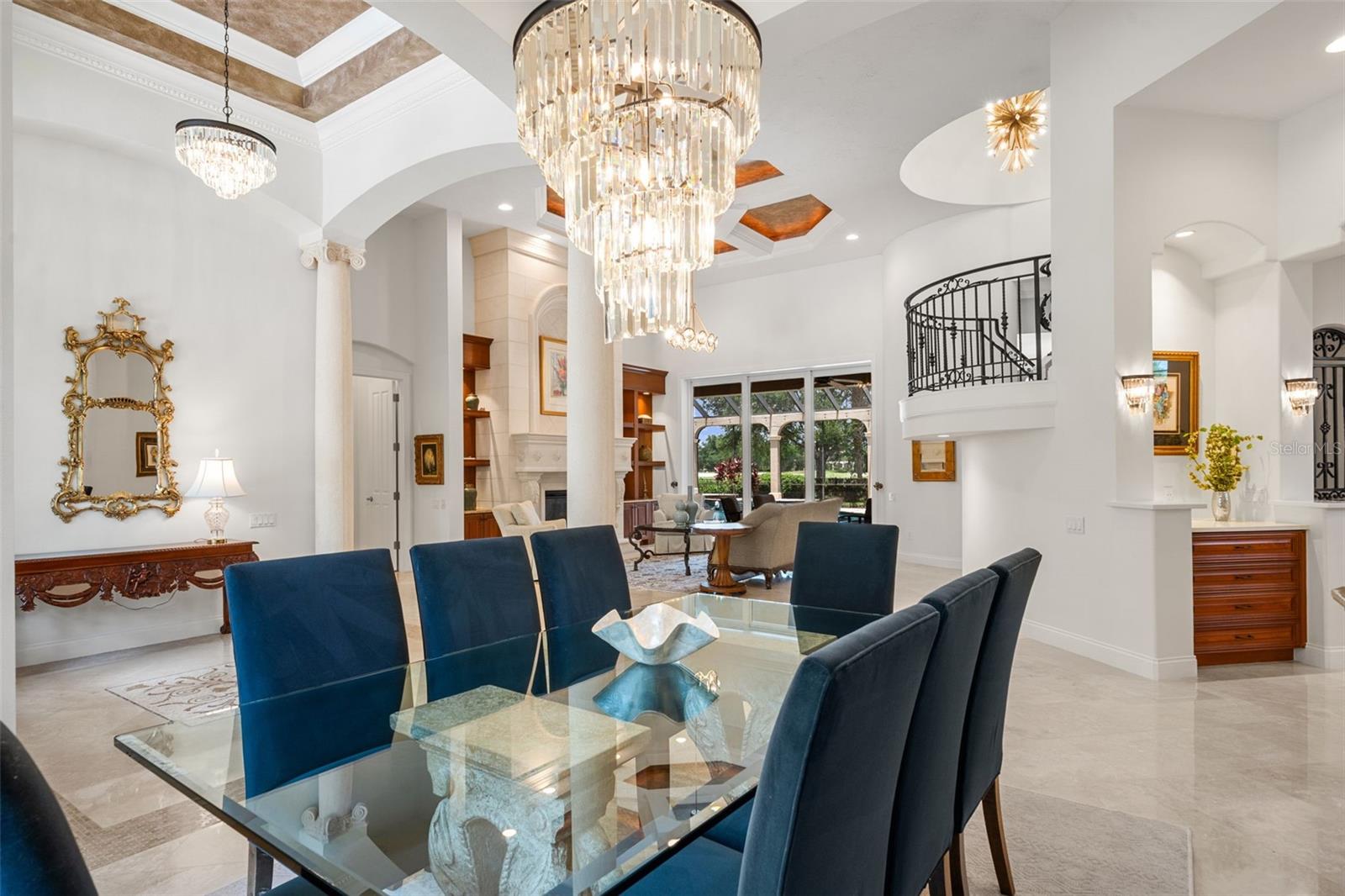FOUNDERS CLUB - Residential