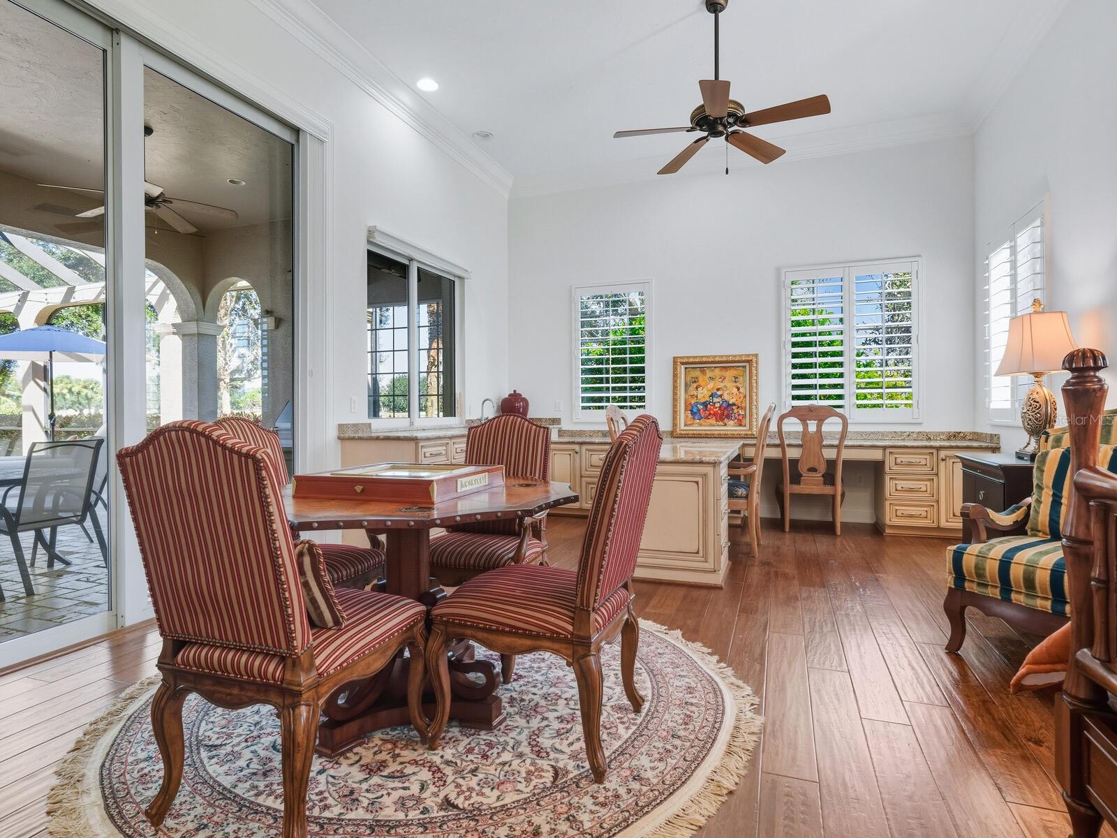 FOUNDERS CLUB - Residential