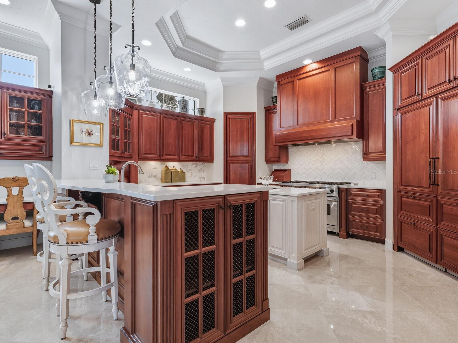 FOUNDERS CLUB - Residential