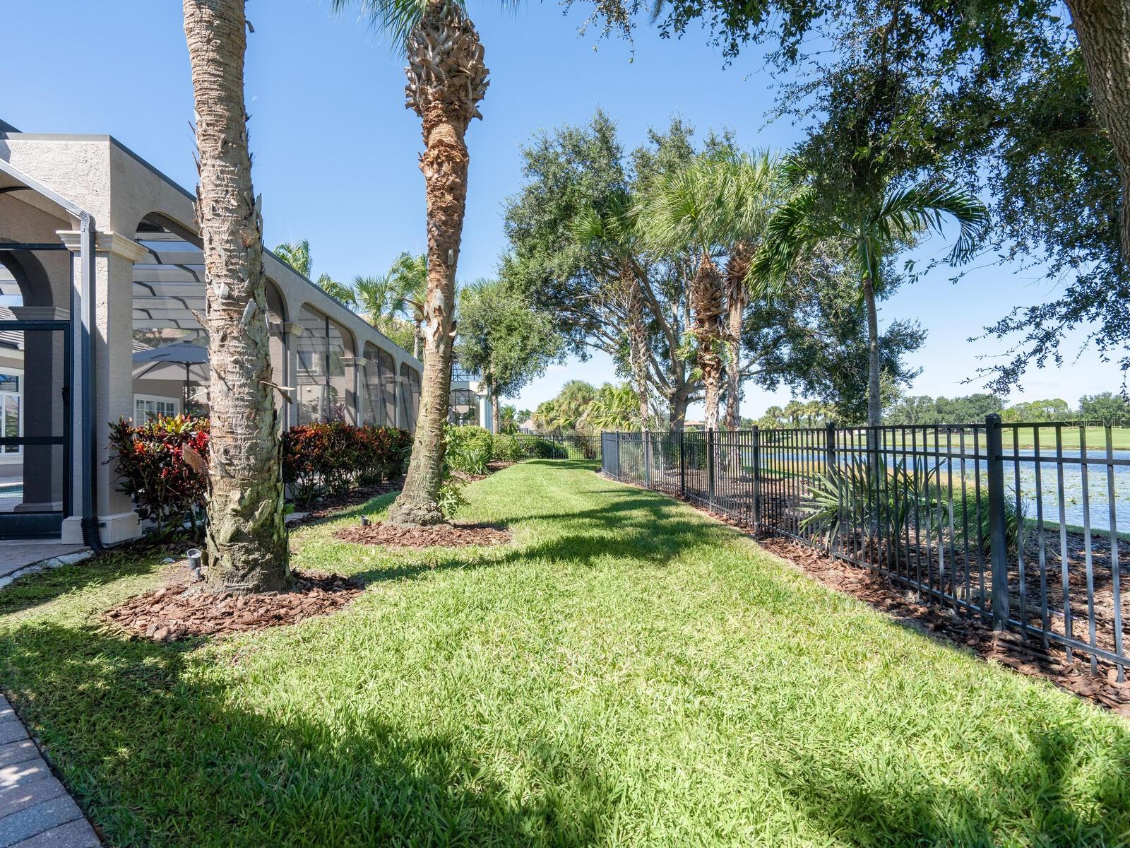 FOUNDERS CLUB - Residential