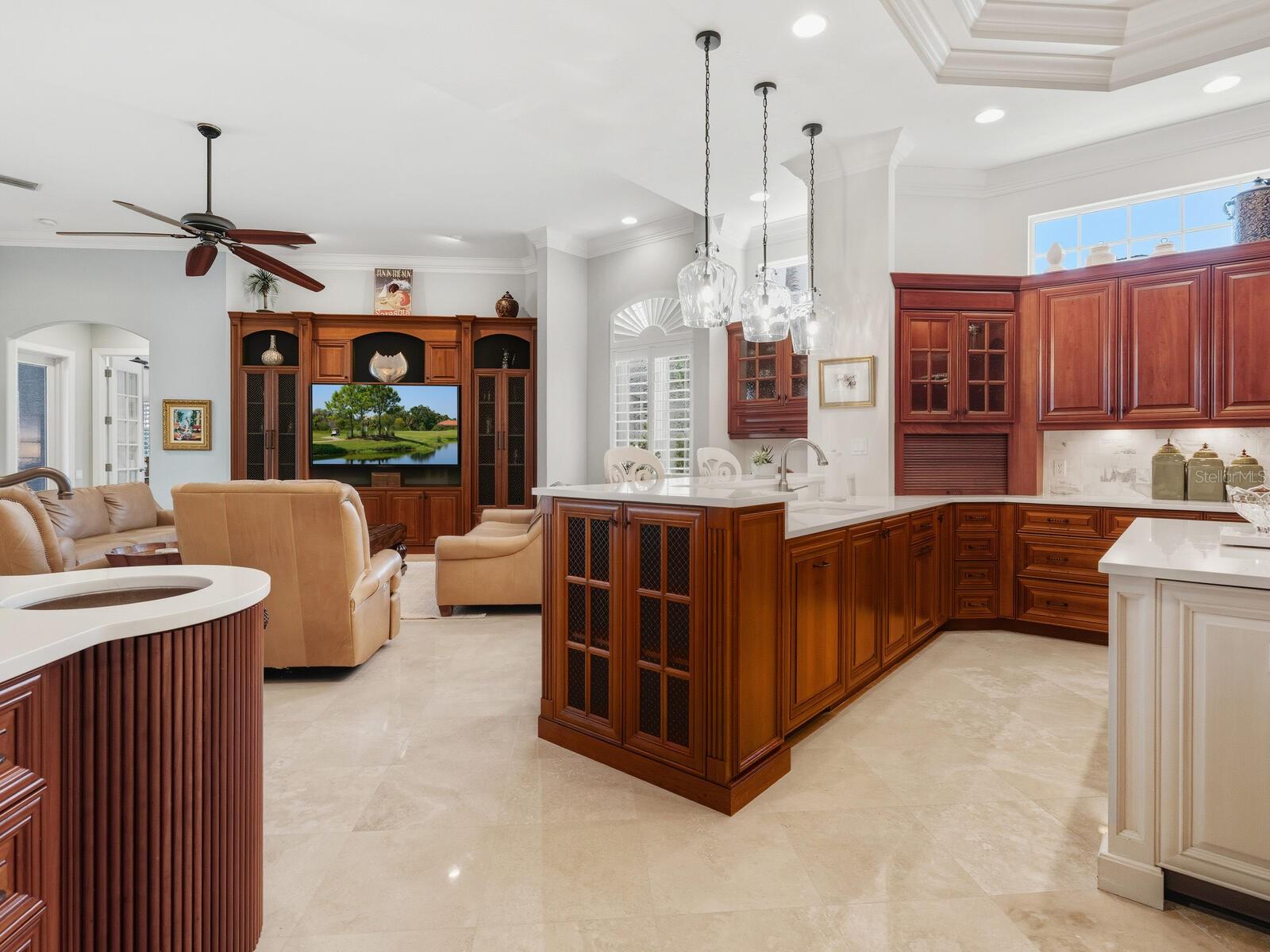 FOUNDERS CLUB - Residential