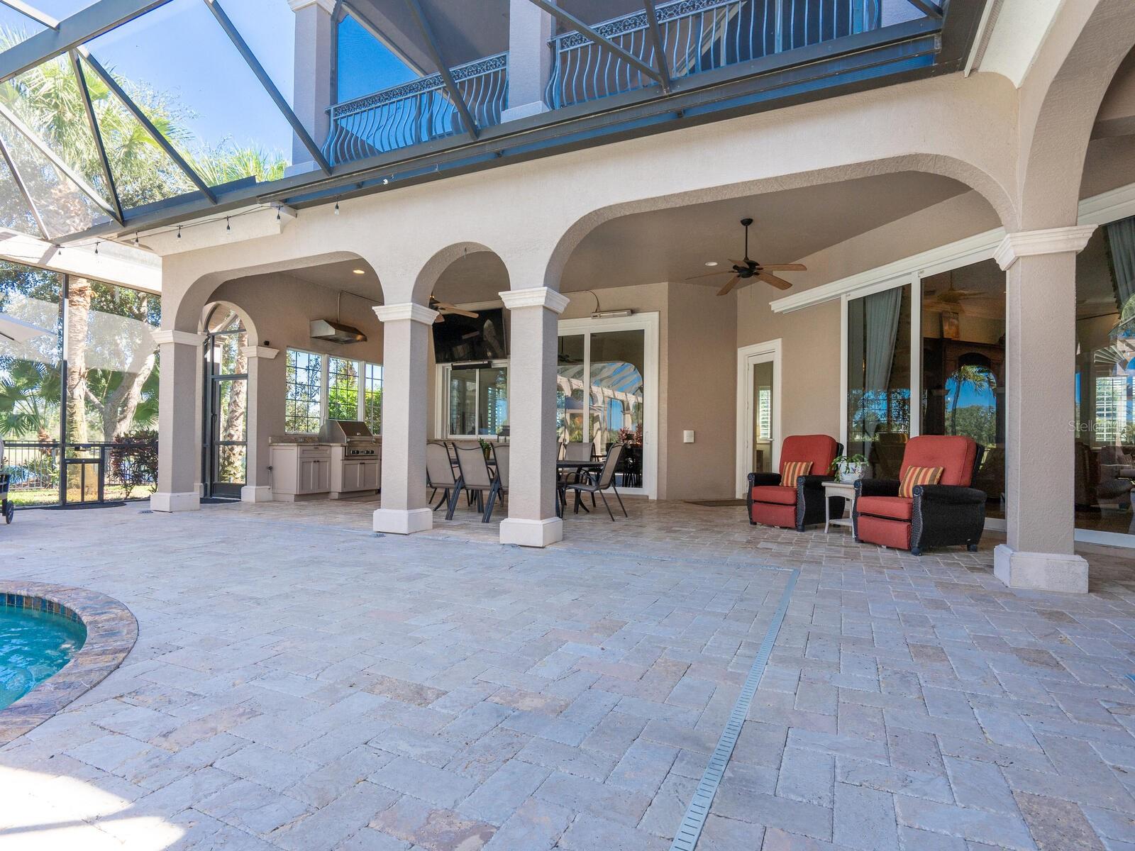 FOUNDERS CLUB - Residential