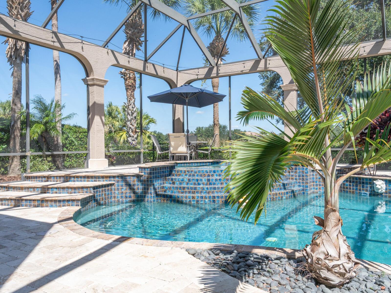 FOUNDERS CLUB - Residential