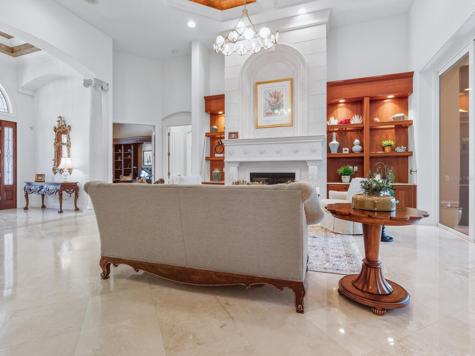 FOUNDERS CLUB - Residential