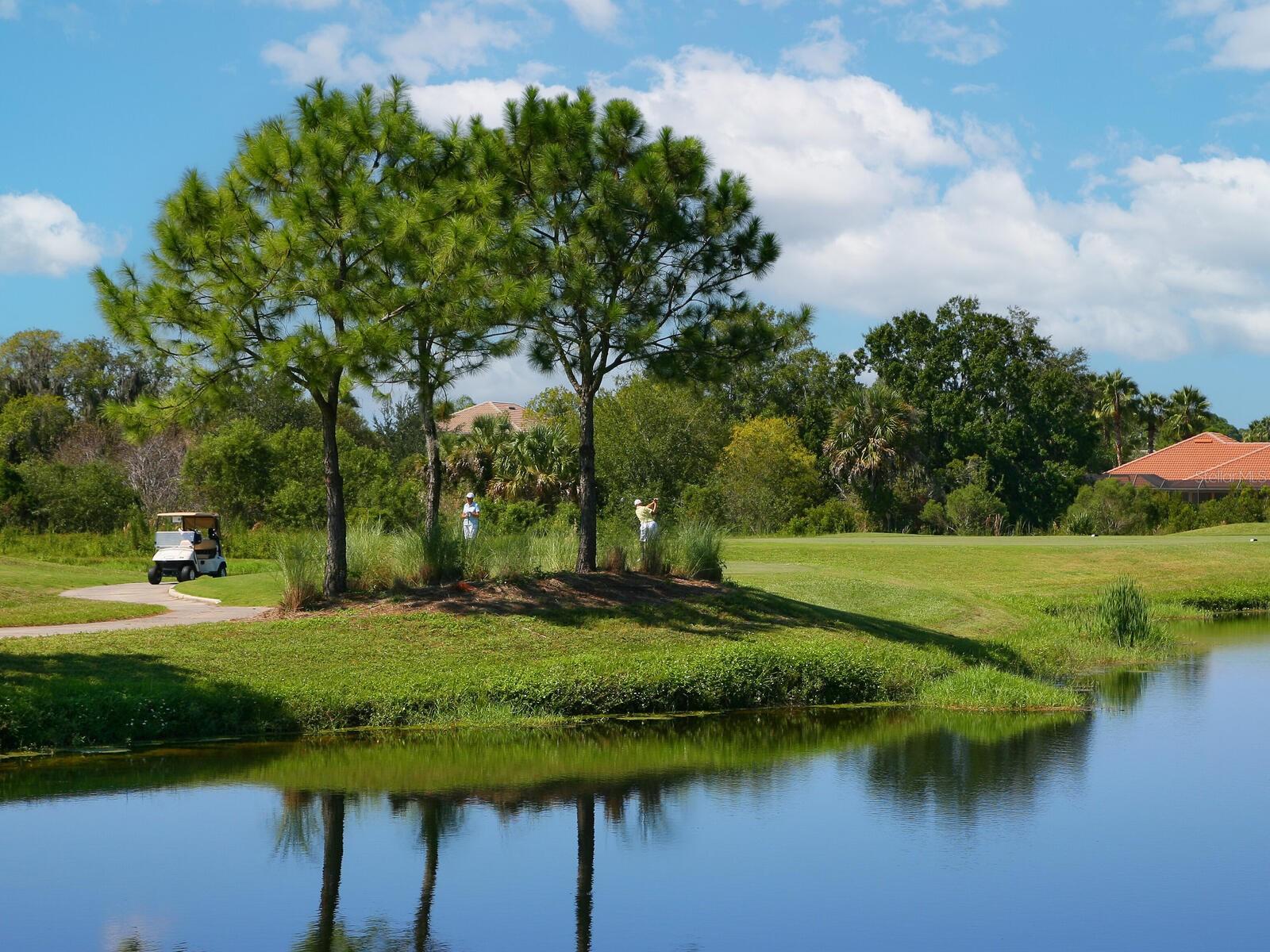 FOUNDERS CLUB - Residential